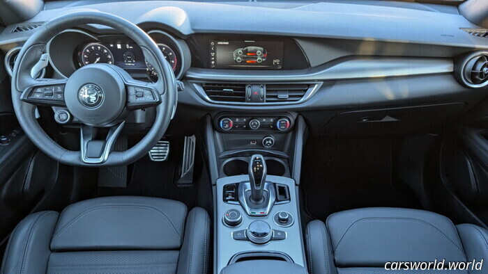 Antes de que se Acabe, El Alfa Romeo Stelvio 2025 Nos Recuerda Por Qué Es Importante Conducir | Carscoops